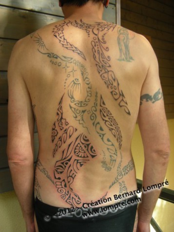 Tatouage-polynesien-dos-complet